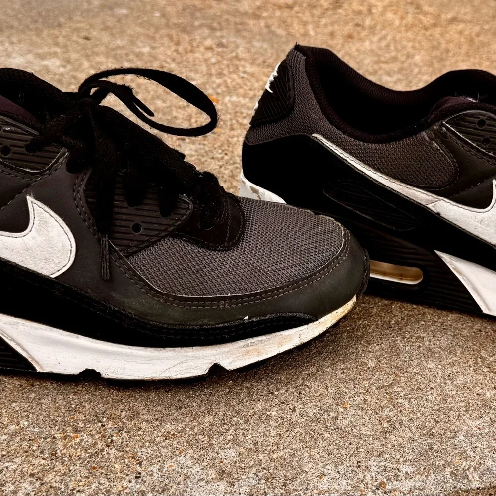 2 pairs Men’s Nike air Max & adidas running shoes size 10.5 - Picture 3 of 9